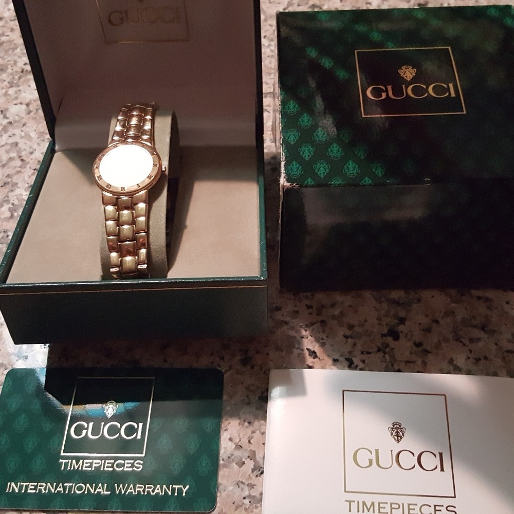 Gucci-Authentic Women's gold swiss watch